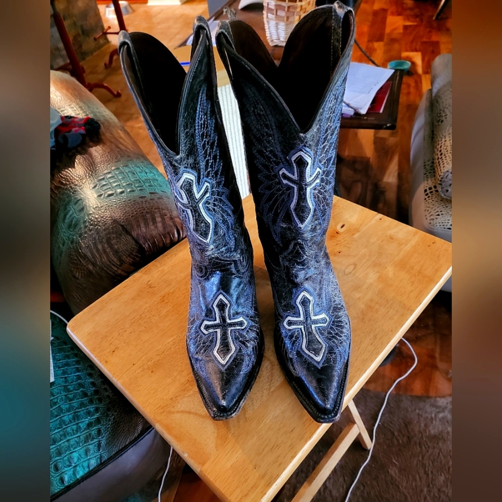 Cowboy womens boots size 9